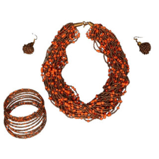 A SET OF ORANGE AND GOLD BEADED NECKLACE, EARRING AND BRACELET