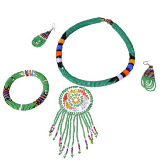 A SET OF GREEN BEADED NECKLACE, EARRING AND BANGLE